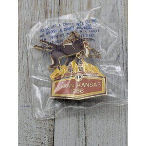Vintage Lions Club Deer Hunting Logan Kansas 1986 Pin Taiwan NOS In Plastic